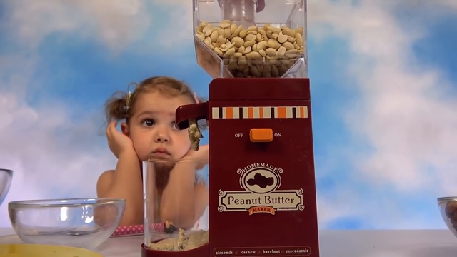 Арахисовая паста мейкер делаем сами сладкое масло из орехов Peanut Butter maker смотреть онлайн