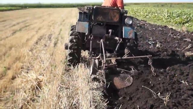 ПАХОТА СТЕРНИ САМОДЕЛЬНЫМ ТРАКТОРОМ смотреть онлайн