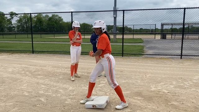How to Slide, Dive Head First, and Baserunning Tips for Softball Players смотреть онлайн