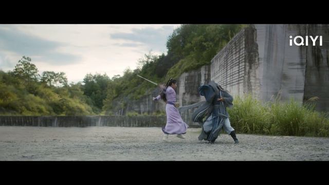 ชายชราฝึกฝนการล่าถอยเป็นเวลา 30 ปี แต่พ่ายแพ้ด้วยดาบ 1 เล่มของหญิงสาว смотреть онлайн