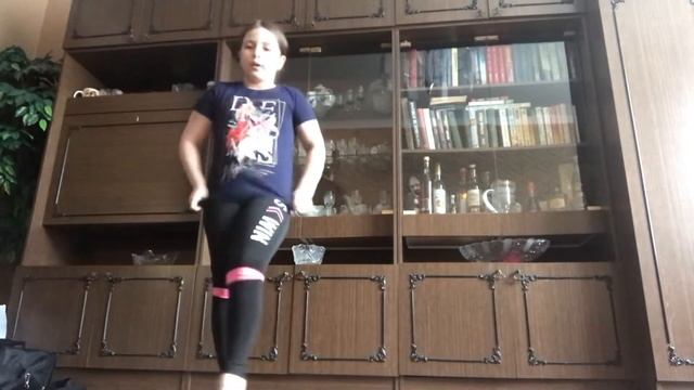 Я пытаюсь встать на руки и -делать колесо смотреть онлайн