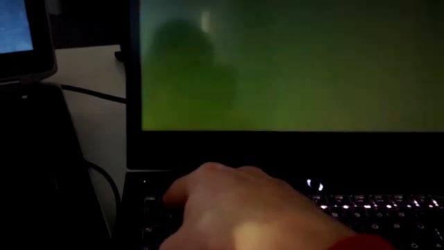 Backtrack 5r3 i915 - startx - screen flickering смотреть онлайн