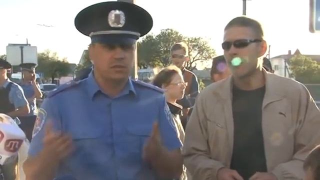 Без света и воды 3 недели — жители Каменки перекрыли дорогу смотреть онлайн