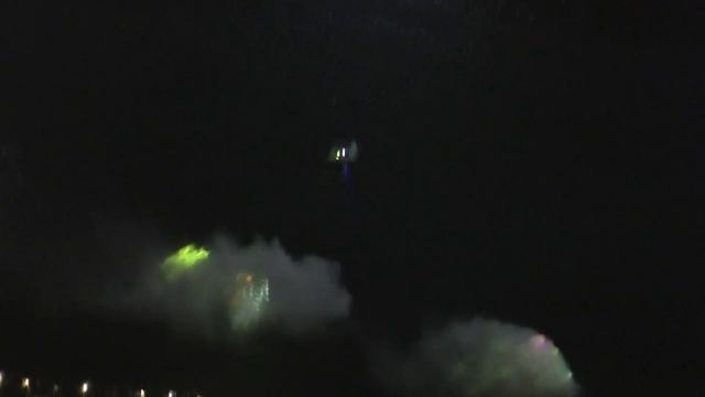 Лазерное шоу, вид с крыши отеля Марина Бэй Сэндс, Сингапур смотреть онлайн