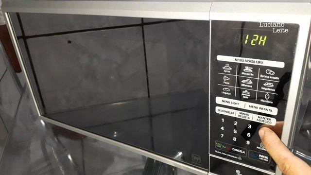 Configurando a hora no microondas LG, MS3059L смотреть онлайн