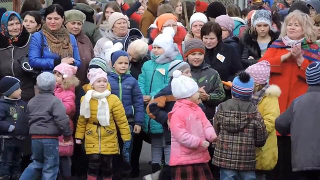 В поселке Фрунзе отпраздновали Масленицу смотреть онлайн