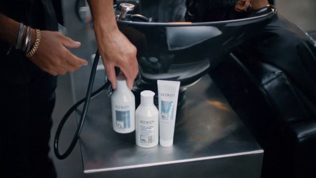 Shades EQ Gloss: Vernon François’ Go-To | Redken Diaries смотреть онлайн