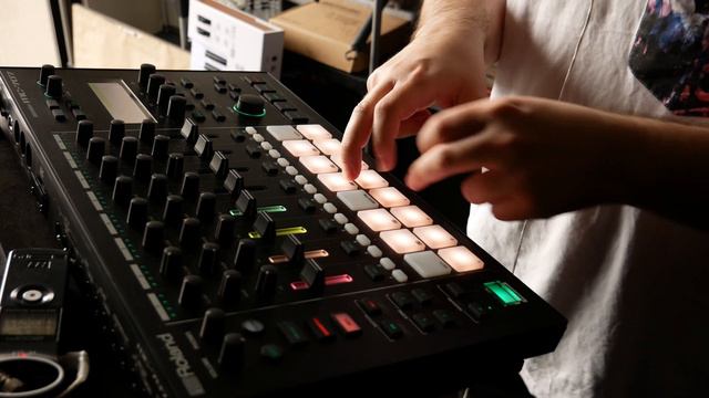 MC-707 Electronic Jam From Scratch смотреть онлайн