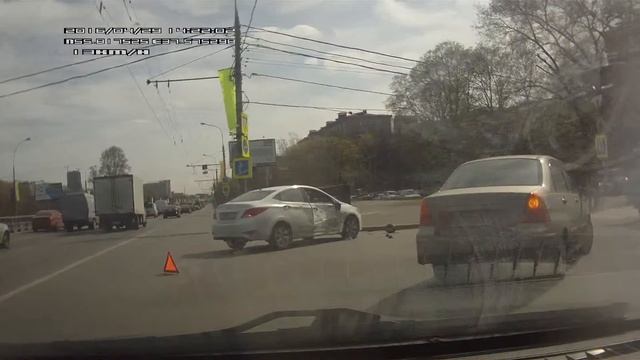Сбитый мотоциклист. Дмитровское шоссе Москва 29.04.2016 смотреть онлайн