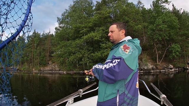 Гигантский судак. Когда и на что клюет? Рыбалка в Финляндии смотреть онлайн