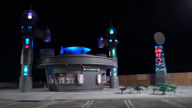 ? Vegas Road Trip: Best Donut EVER? Alien Spaceships & Alexa-Controlled Hotel Room смотреть онлайн