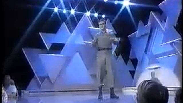 3-D Performs Paul Hardcastle's "19" смотреть онлайн