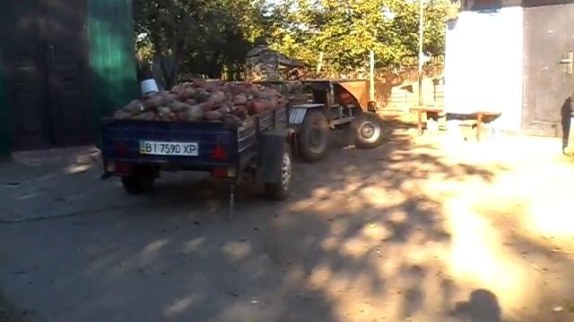 минитрактор на огороде смотреть онлайн