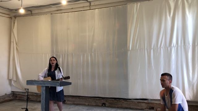 Достоин Ты один, Иисус чести и хвалы смотреть онлайн