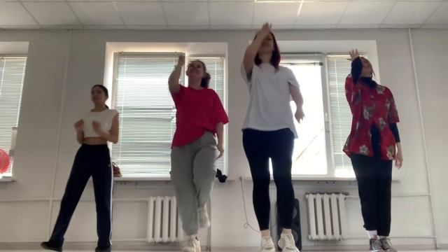 VLOG Один день из жизни k-pop каверщика. Тренировка с STARSIS смотреть онлайн