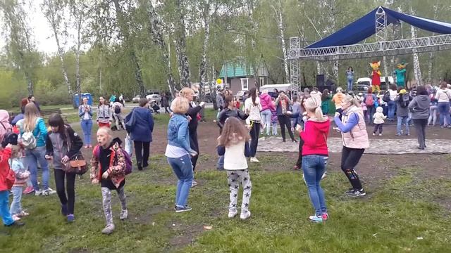 Флешмоб на 10-летие форума Омскмама. Танец утят смотреть онлайн