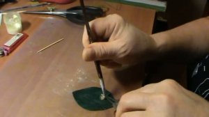 Мастер класс. Листок из кожи. 5 способов обработки без инстрементов.