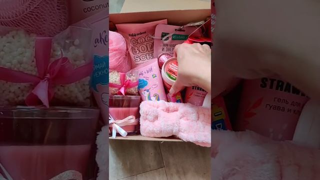 Распаковка подарочного бокса "Розовое настроение" смотреть онлайн