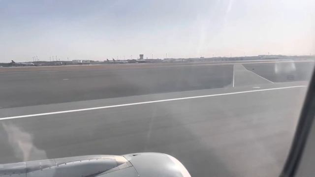 Landing in Sharjah International Airport | Qatar Airways A320 смотреть онлайн