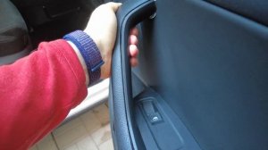 SKODA KODIAQ видео№27. Устранение скрипа дверной ручки.