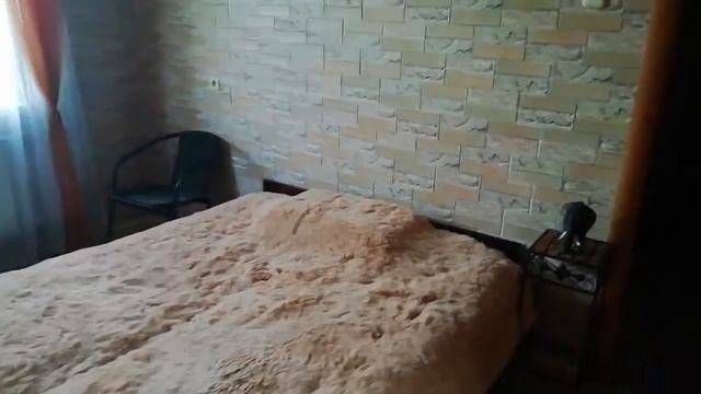 Ремонт комнаты за 300 долларов. ПВХ панели и ламинат на стены. Стеновые панели в комнате. смотреть онлайн