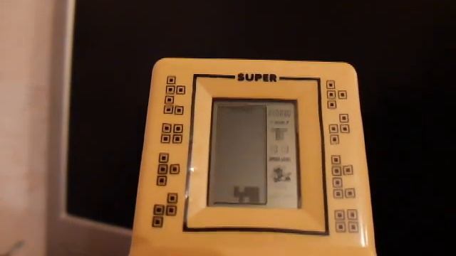 Тетрис Brick game 9999 in 1 - жёлтый и маленький новодел смотреть онлайн