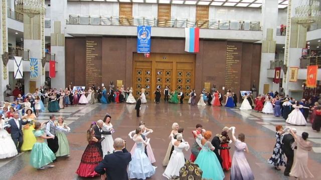 Полька тройками. Традиционный осенний бал на Поклонной горе 15 октября 2016 года смотреть онлайн