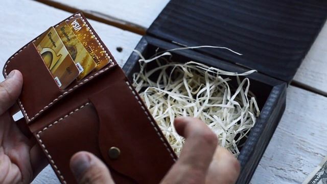 Кожаный кошелек ручной работы с именной гравировкой смотреть онлайн