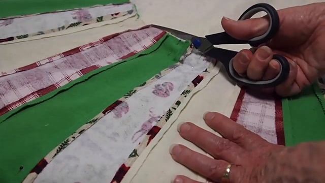 Simple Wrap Around Christmas Tree Skirt смотреть онлайн
