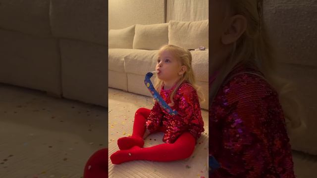 Vittoria e Leone, e tutta la famiglia Ferragnez festeggiano l'anno nuovo🎉🎉 смотреть онлайн