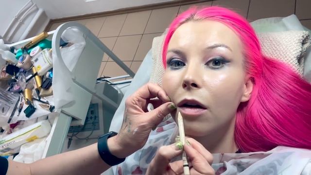 МАКИЯЖ ПАЛЬЮ ЛЕЖА! КОЖА В БУГРАХ / Треш-обзор салона красоты в Москве смотреть онлайн