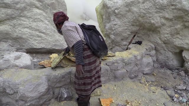 САМОЕ БОЛЬШОЕ КИСЛОТНОЕ ОЗЕРО В МИРЕ смотреть онлайн