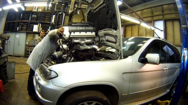 Установка двигателя BMW X5 M62b44