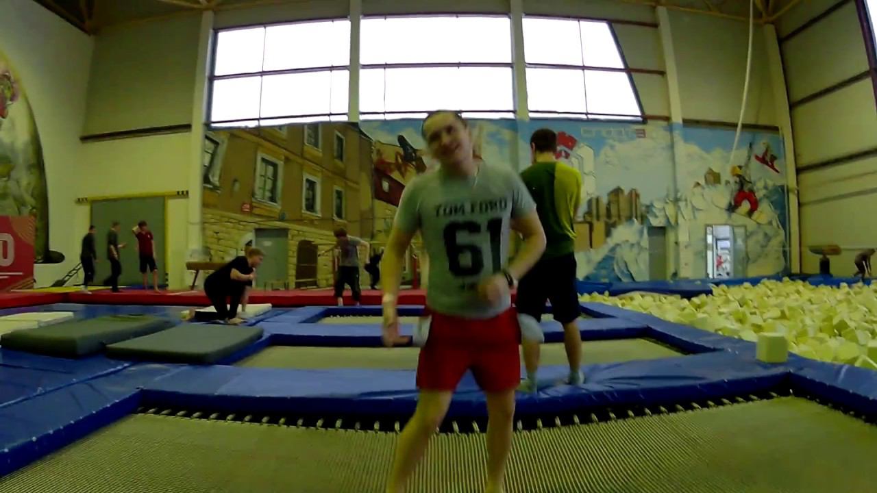 Батут.Сальто.Железные яйца.Бобик сдох смотреть онлайн