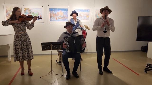 Moscow Klezmer Band - Шаланды полные кефали смотреть онлайн