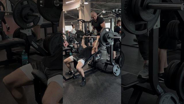 Наклонный жим лёжа смотреть онлайн