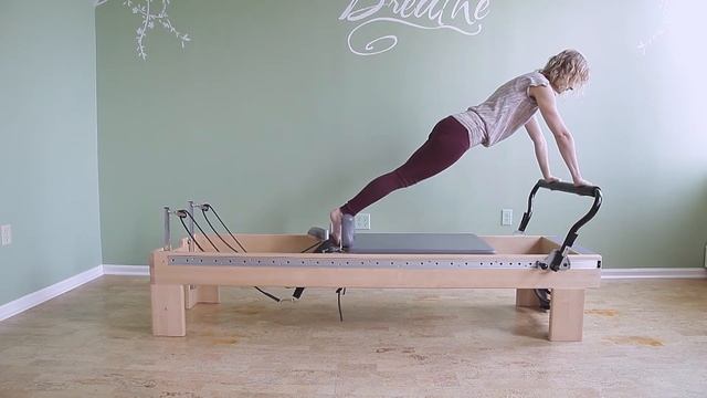 Long Stretch on the Reformer⎮Pilates Plank in Motion смотреть онлайн