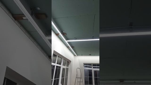 Световые линии и скрытый карниз с подсветкой в натяжном потолке смотреть онлайн