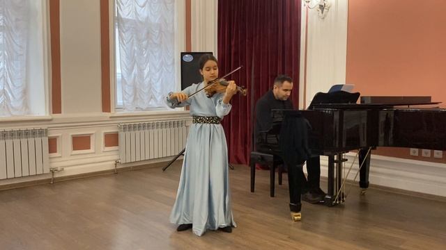 Bartok Romanian Folk Dances, Taira Mingazova, violin смотреть онлайн