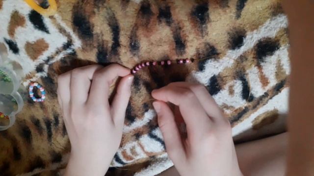 делаем из большого бисера обычное кольцо ??? смотреть онлайн