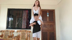 shoulder ride challenge hhhhahaha funny _Girl to boy shoulder ride - FUNNY _ Lif