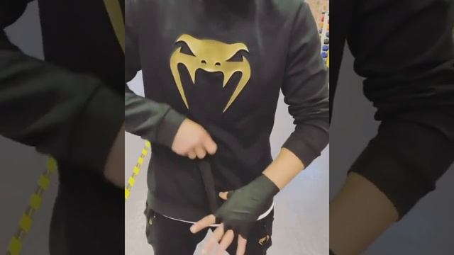 как правильно завязывать бинты в боксе смотреть онлайн