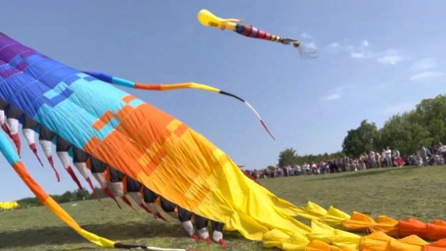 Фестиваль воздушных змеев «Пестрое небо» 2023 ? Kite festival смотреть онлайн
