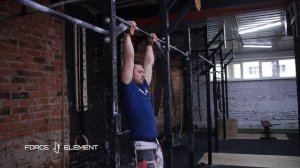 Активный вис на перекладине