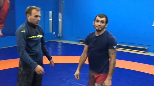 Приём Удушающий через руку Д'арс смотреть онлайн