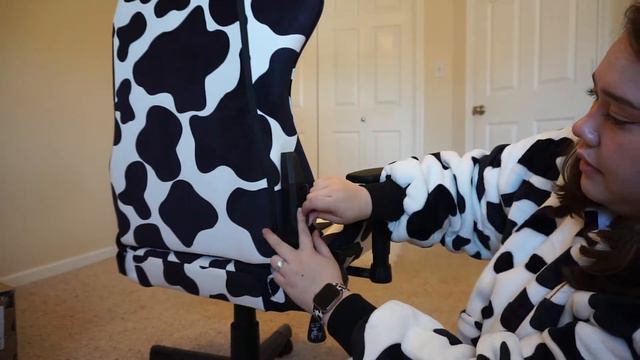 TechniSport™ Cow Print Gaming Chair Review by FRXZY смотреть онлайн