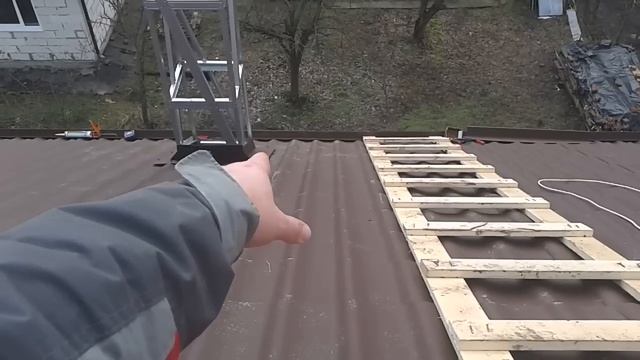 Лестница для кровли - как выглядит, металлочерепица под коньком