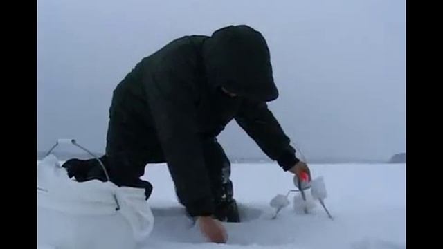 Зимняя рыбалка в Барсуково (2 часть).avi смотреть онлайн