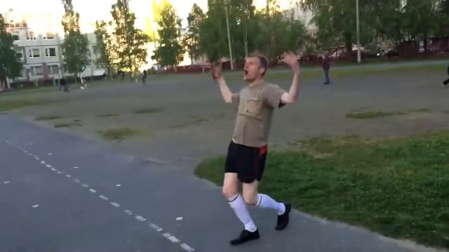 Российский болельщик сходит с ума после матча, искренняя радость! смотреть онлайн