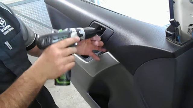 2013 Mazda BT50 Front Door Trim Removal